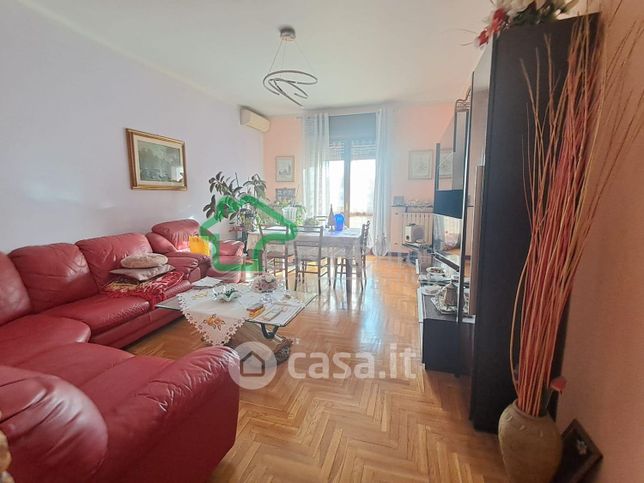 Appartamento in residenziale in Via Angelo Ferrario