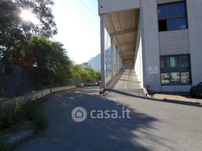 Capannone in commerciale in Via Lavoratori - Vittime del Col du Mont 44