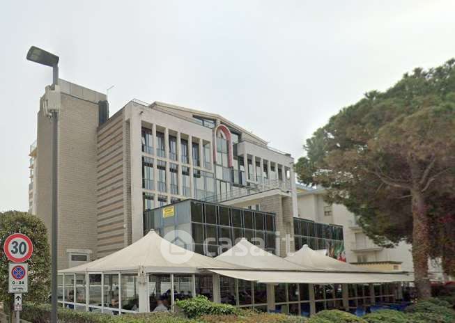 Ufficio in commerciale in Viale Trieste