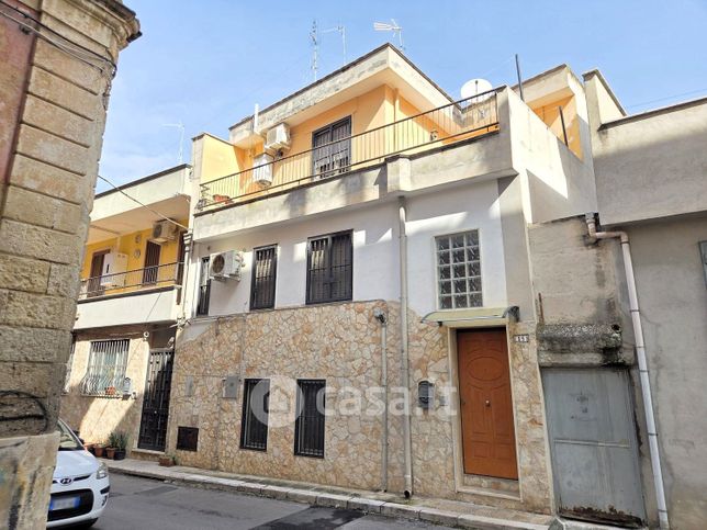 Casa indipendente in residenziale in Via GiosuÃ¨ Carducci 15