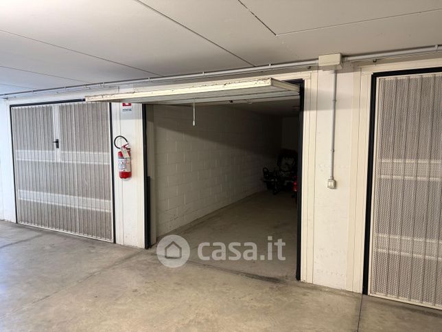 Box/posto auto in residenziale in Viale Primavera