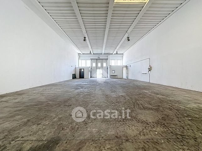 Capannone in commerciale in Via Amedeo Modigliani 1