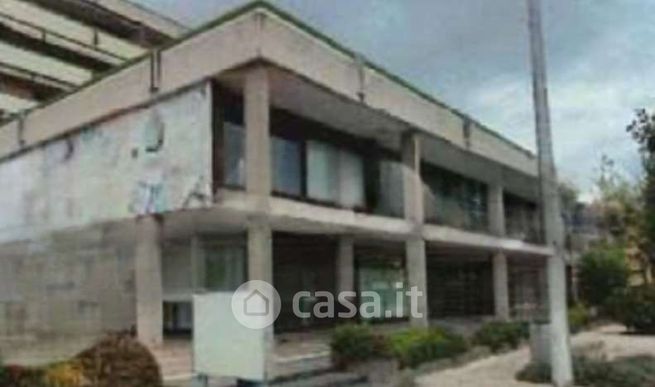 Capannone in commerciale in Via Carducci