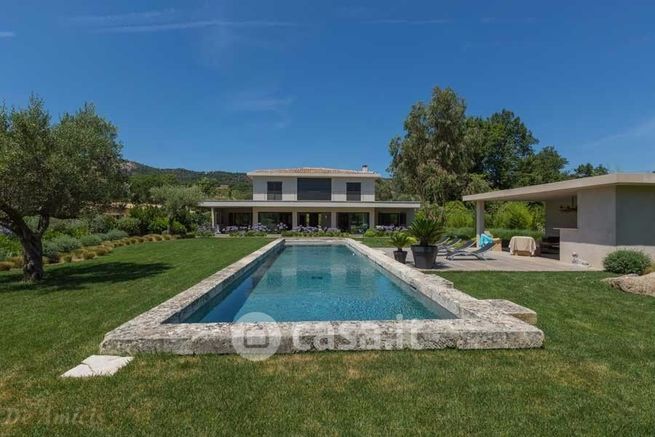 Villa in residenziale in Rue Frédéric Mistral