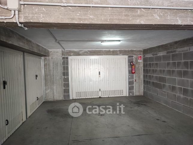 Box/posto auto in residenziale in Via Gabriele e Guido Pizzuti