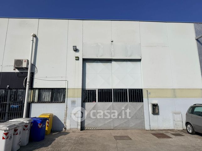 Capannone in commerciale in Via dei Lattonieri