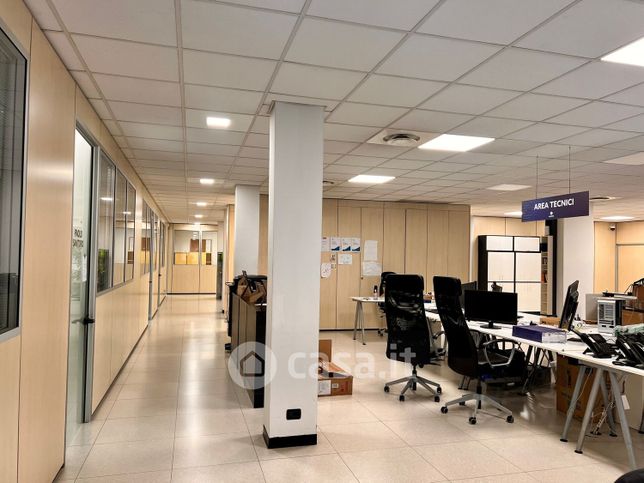 Ufficio in commerciale in Via Giuseppe Spataro