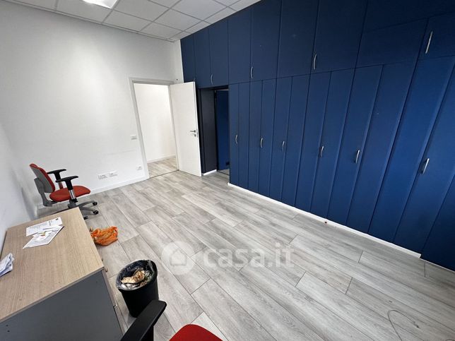 Ufficio in commerciale in Via Monti Berici