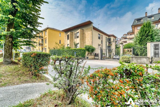 Appartamento in residenziale in Via Cesare Battisti 33