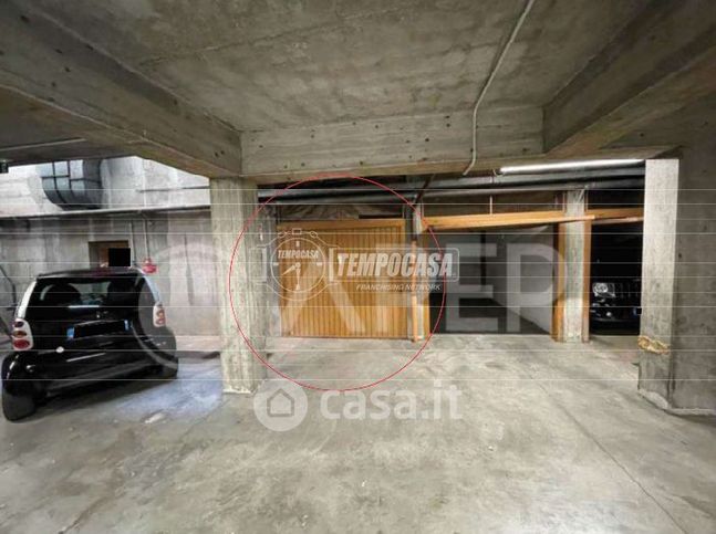 Box/posto auto in residenziale in Via Trieste 49