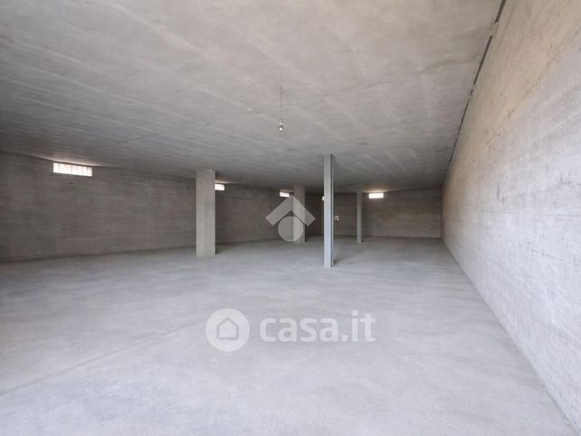Capannone in commerciale in Via Galileo Galilei 263