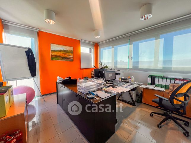 Ufficio in commerciale in Via Pionca 13