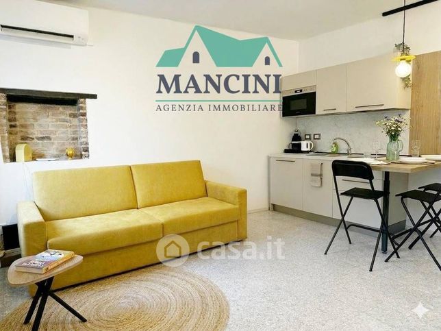 Casa indipendente in residenziale in 