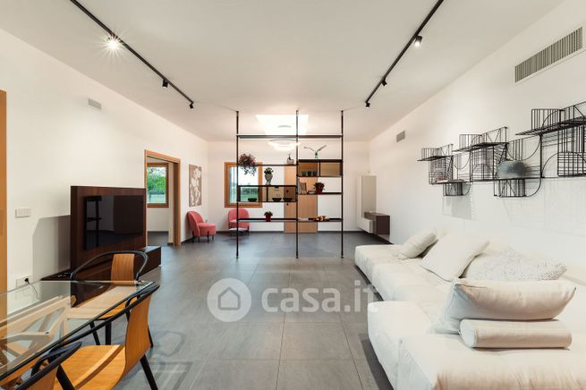 Villa in residenziale in 