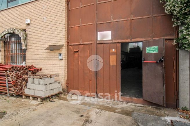 Capannone in commerciale in Via Pavia 12