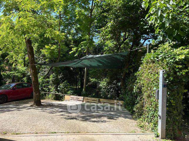 Box/posto auto in residenziale in Via del Porto 38