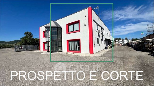 Capannone in commerciale in Via Aldo Palazzeschi 30