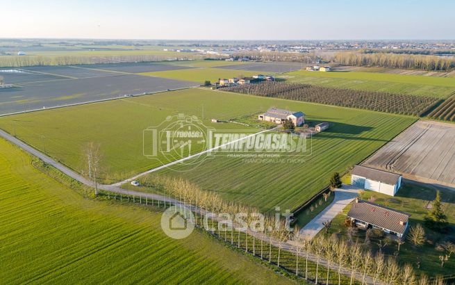 Terreno agricolo in commerciale in Via Valle 1