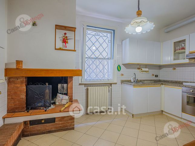 Casa indipendente in residenziale in 