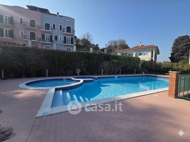 Appartamento in residenziale in Via del Poggio