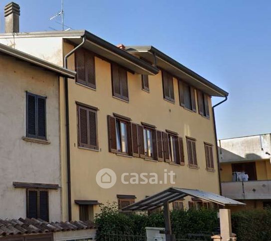 Appartamento in residenziale in Via Monte Santo 11