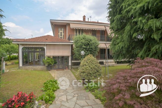 Casa indipendente in residenziale in Via Torelle 44