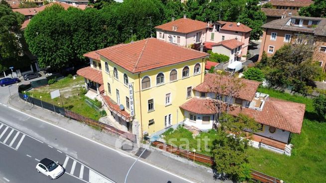 Capannone in commerciale in Viale Sant'Eufemia 51
