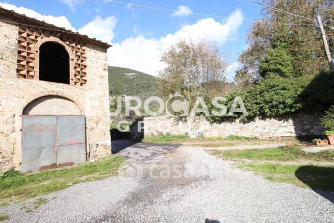 Rustico/casale in residenziale in Via di Vaccoli 200