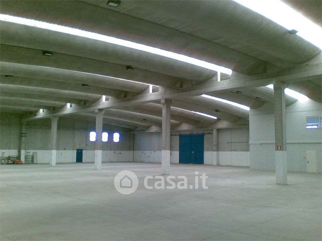 Capannone in commerciale in Via Campobello