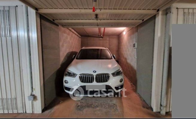 Box/posto auto in residenziale in Piazza Adriano