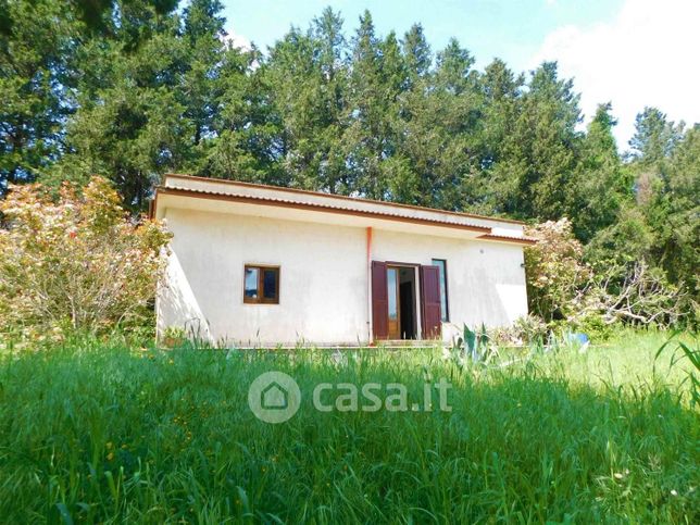 Casa indipendente in residenziale in 