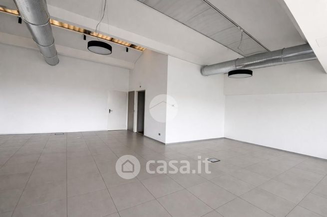 Ufficio in commerciale in Via delle Industrie