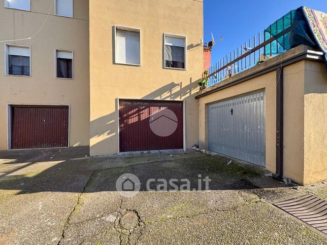 Capannone in commerciale in Via Garcia Lorca 44