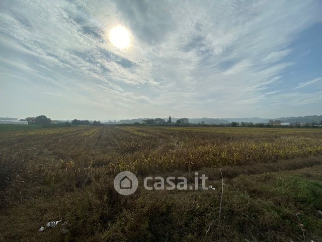 Terreno agricolo in commerciale in 