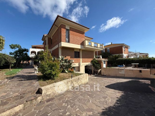 Villa in residenziale in Lungomare delle Sirene