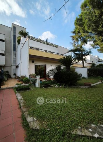 Appartamento in residenziale in Viale delle Querce 10