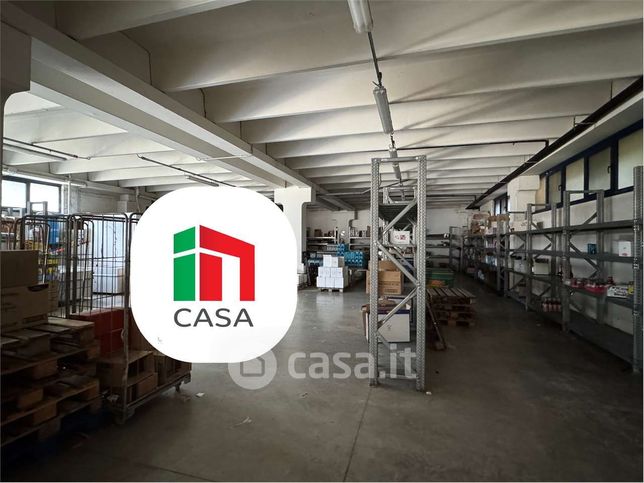 Capannone in commerciale in Via Trento