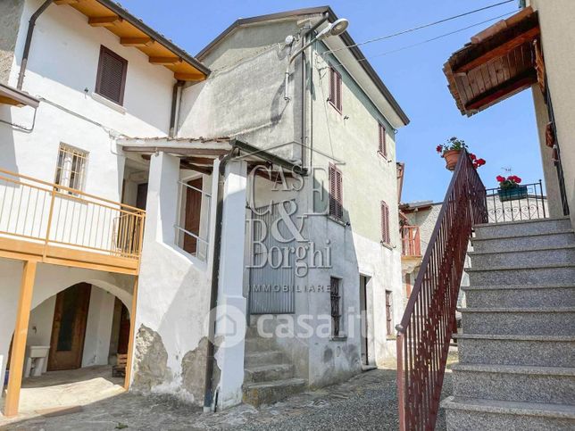 Casa bi/trifamiliare in residenziale in Strada Senza Nome