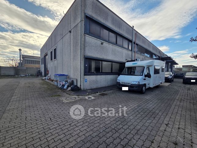Capannone in commerciale in Via Giovanni Amendola