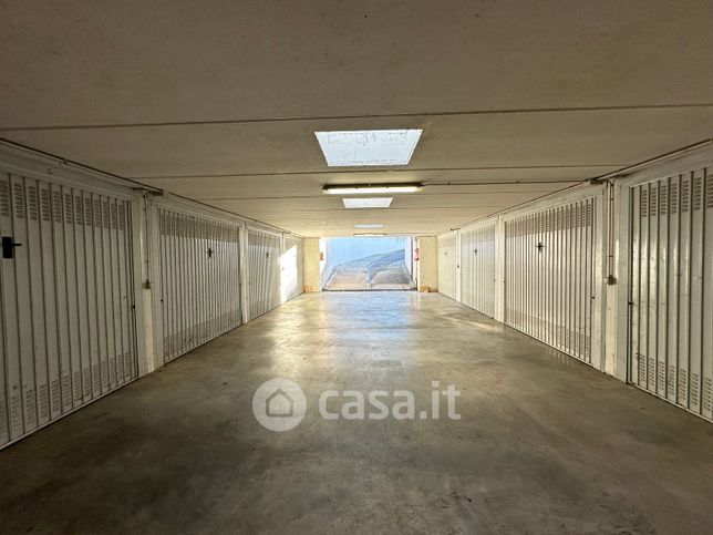 Box/posto auto in residenziale in Via Pionara 21
