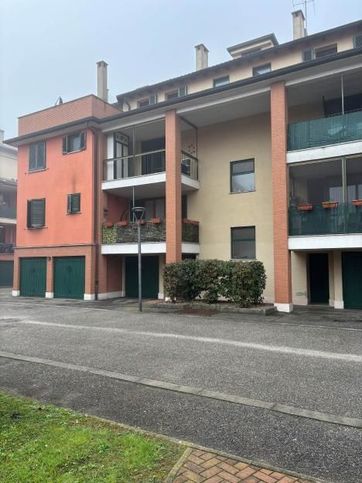 Casa indipendente in residenziale in Via Emilio Gino Segre' 4