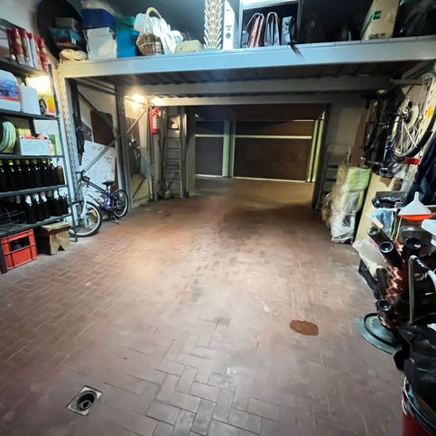 Box/posto auto in residenziale in Via San Felice 2