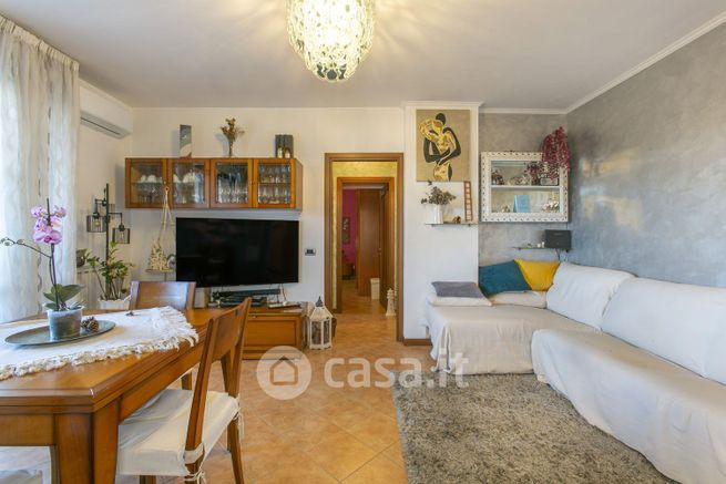Appartamento in residenziale in Via Luigi Olivares 69