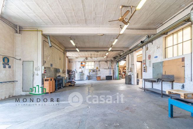 Capannone in commerciale in Via Chiesa