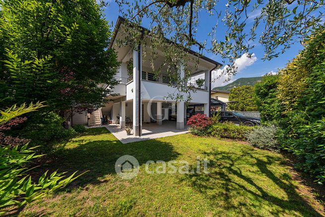 Casa indipendente in residenziale in 
