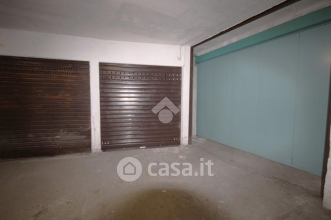 Box/posto auto in residenziale in Viale Giovanni Vico 10