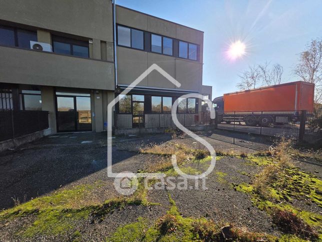 Ufficio in commerciale in 