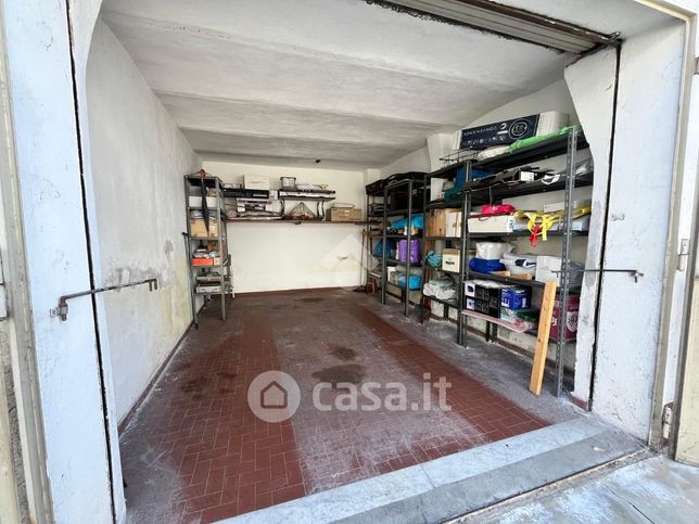 Box/posto auto in residenziale in Via Stresa 42