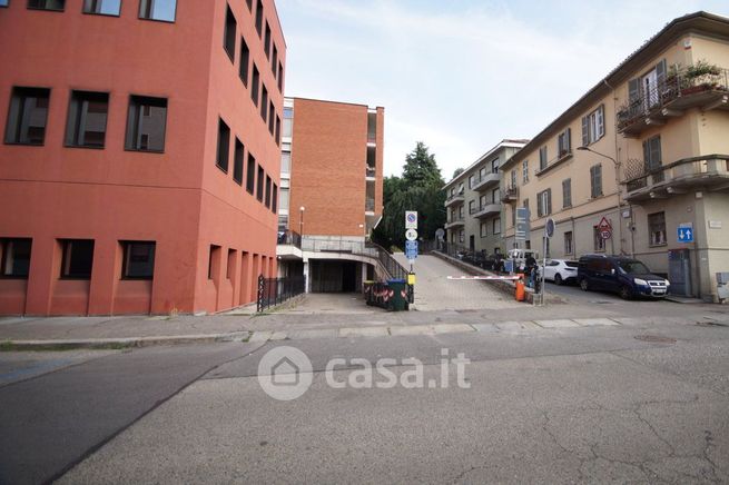 Box/posto auto in residenziale in Via Luisa del Carretto 44