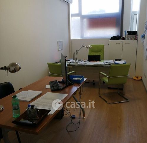 Ufficio in commerciale in 